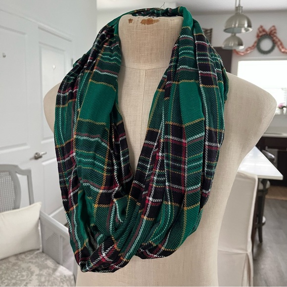 C Est 1946 Green Plaid Scarf - Picture 3 of 8